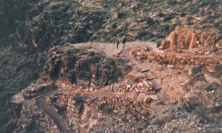 runners on South Rim Trail